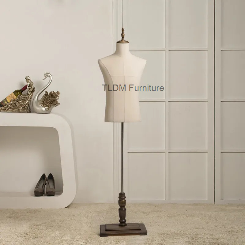 Women Formal Wear Shop - Elegancki męski manekin z grubą, wyściełaną