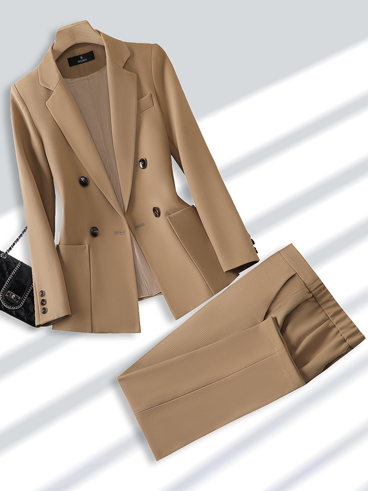 Women Formal Wear With Black Blazer - Modny damski garnitur ze spodniami formalny
